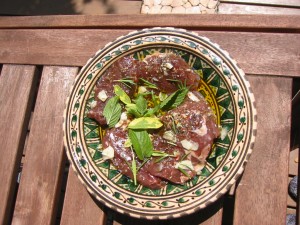 Lamm mariniert in Knoblauch und Kräutern