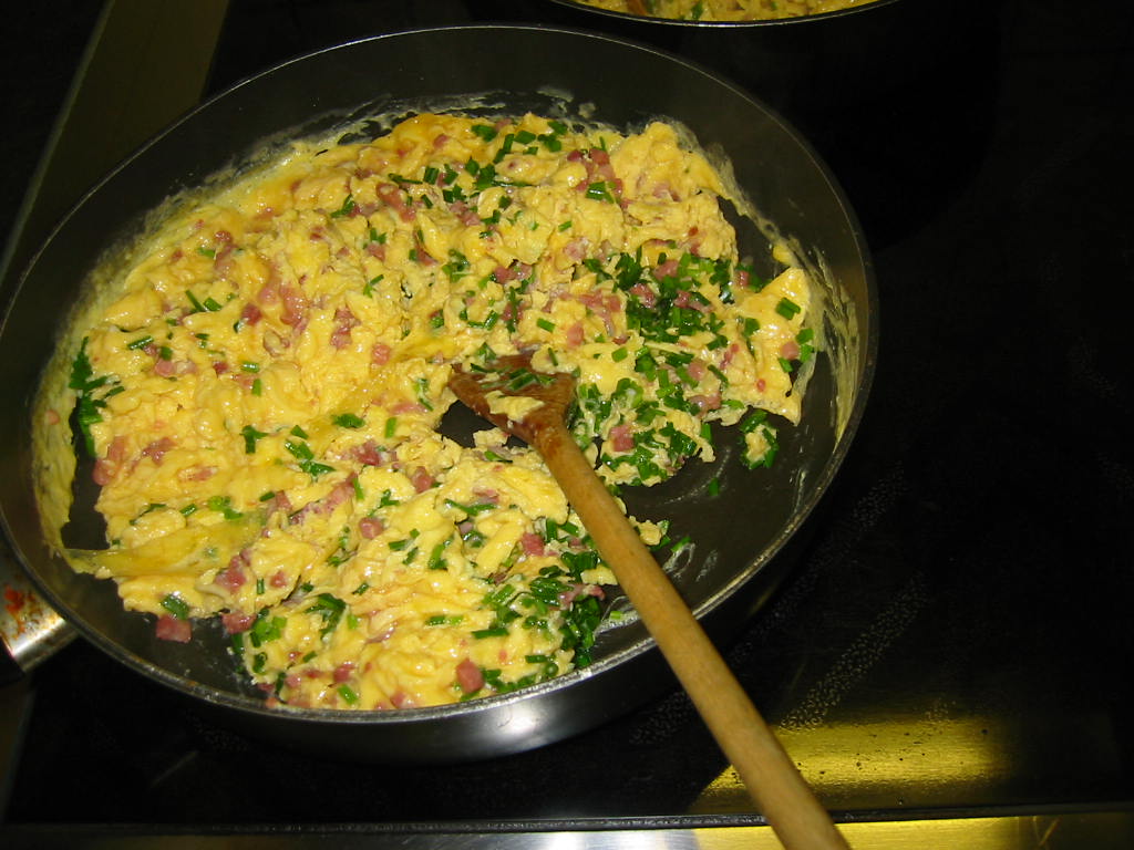 Super Rührei Mit Speck Und Cheddar — Rezepte Suchen